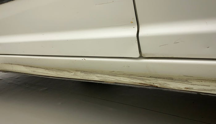 2011 Maruti Swift LXI, Petrol, Manual, 31,841 km, Left running board - Slightly dented