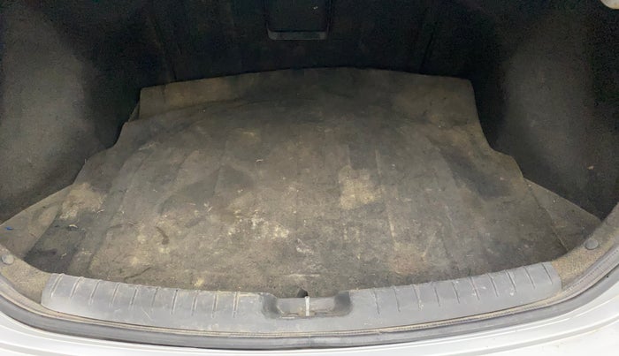 2018 Hyundai New Elantra 1.6 SX (O) AT DIESEL, Diesel, Automatic, 81,971 km, Boot Inside