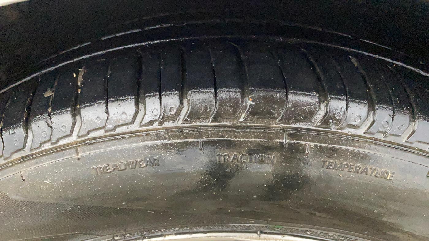 2018 Hyundai New Elantra 1.6 SX (O) AT DIESEL, Diesel, Automatic, 81,971 km, Right Front Tyre Tread