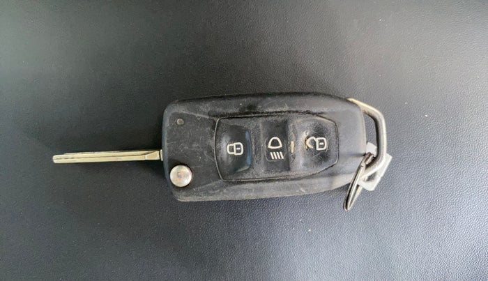 2019 Tata NEXON XM PETROL, Petrol, Manual, 63,534 km, Key Close Up