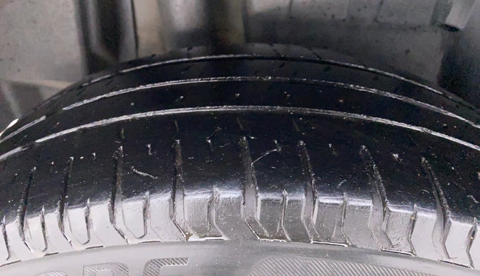 2017 Maruti Dzire ZDI Plus AMT, Diesel, Automatic, 69,679 km, Right Rear Tyre Tread