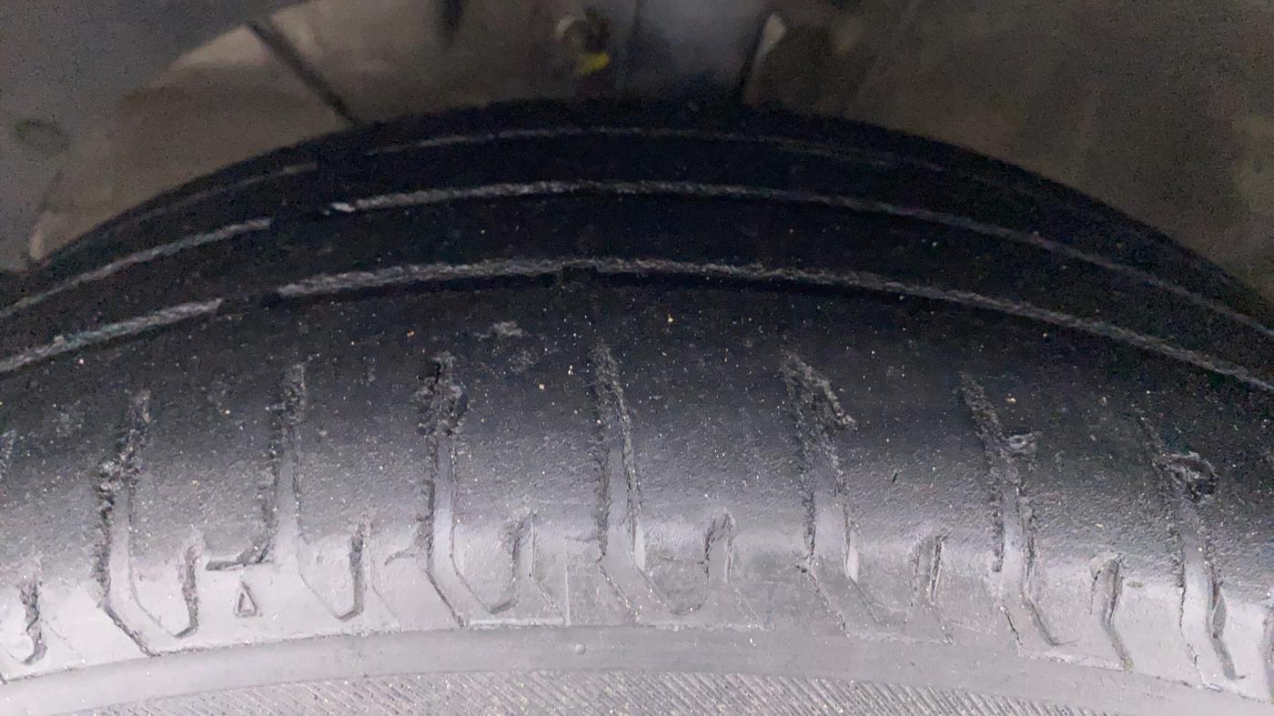 2017 Maruti Dzire ZDI Plus AMT, Diesel, Automatic, 69,679 km, Left Front Tyre Tread