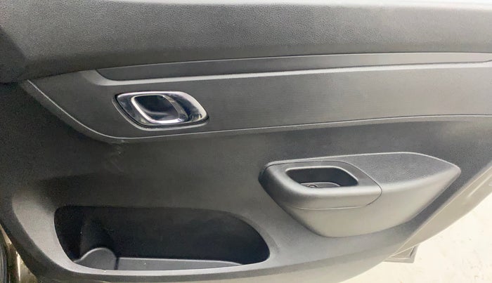 2019 Renault Kwid RXT 1.0 (O), Petrol, Manual, 44,011 km, Driver Side Door Panels Control