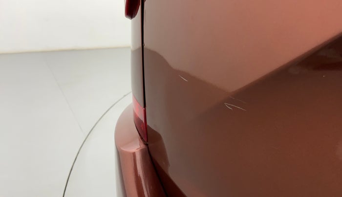 2018 Mahindra XUV500 W11 (O), Diesel, Manual, 48,894 km, Dicky (Boot door) - Minor scratches