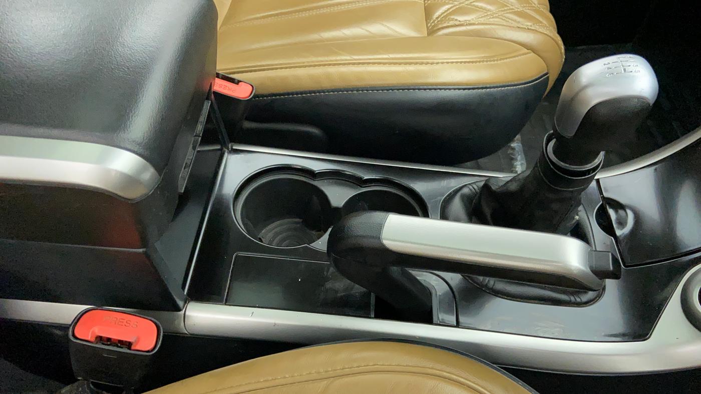 2018 Mahindra XUV500 W11 (O), Diesel, Manual, 48,894 km, Gear Lever
