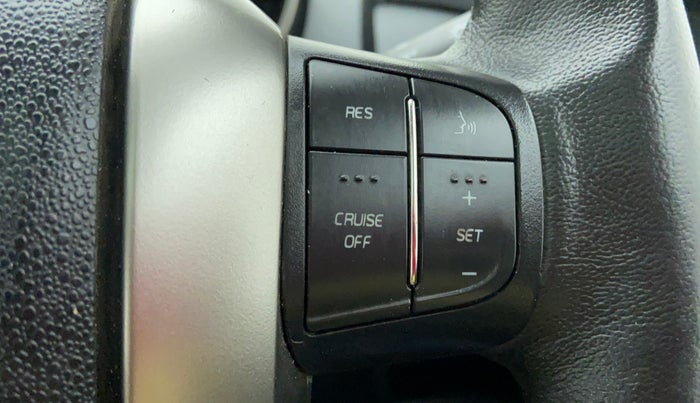 2018 Mahindra XUV500 W11 (O), Diesel, Manual, 48,894 km, Adaptive Cruise Control