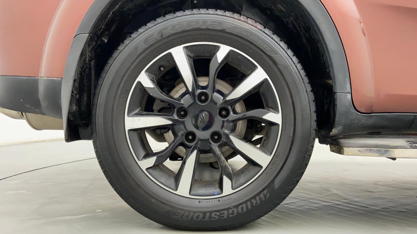 2018 Mahindra XUV500 W11 (O), Diesel, Manual, 48,894 km, Right Rear Wheel