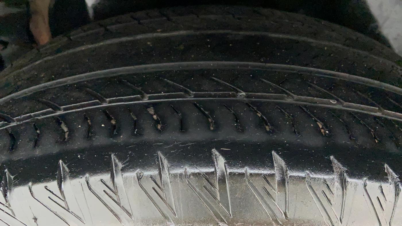 2018 Mahindra XUV500 W11 (O), Diesel, Manual, 48,894 km, Right Rear Tyre Tread