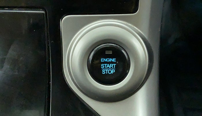 2018 Mahindra XUV500 W11 (O), Diesel, Manual, 48,894 km, Keyless Start/ Stop Button