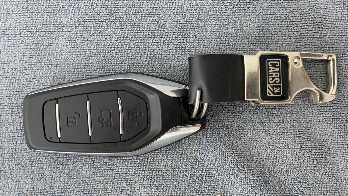 2018 Mahindra XUV500 W11 (O), Diesel, Manual, 48,894 km, Key Close Up