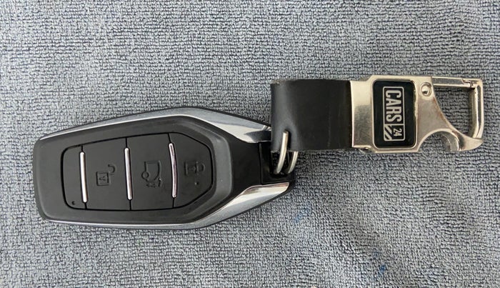 2018 Mahindra XUV500 W11 (O), Diesel, Manual, 48,894 km, Key Close Up