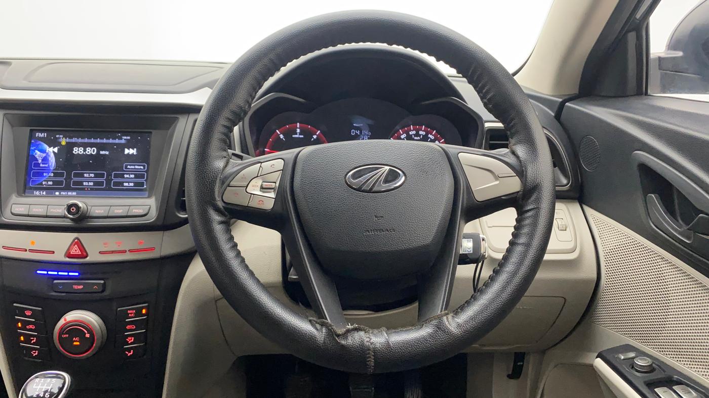 2019 Mahindra XUV300 W6 1.5 DIESEL, Diesel, Manual, 78,183 km, Steering Wheel Close Up