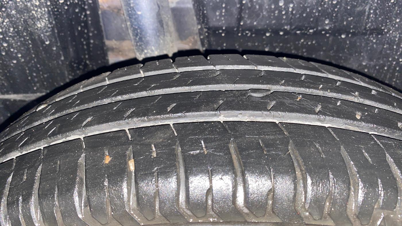 2017 Maruti Dzire VXI, Petrol, Manual, 21,713 km, Right Rear Tyre Tread