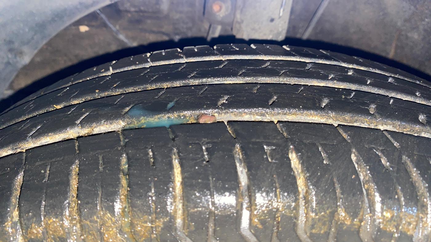2017 Maruti Dzire VXI, Petrol, Manual, 21,713 km, Left Front Tyre Tread