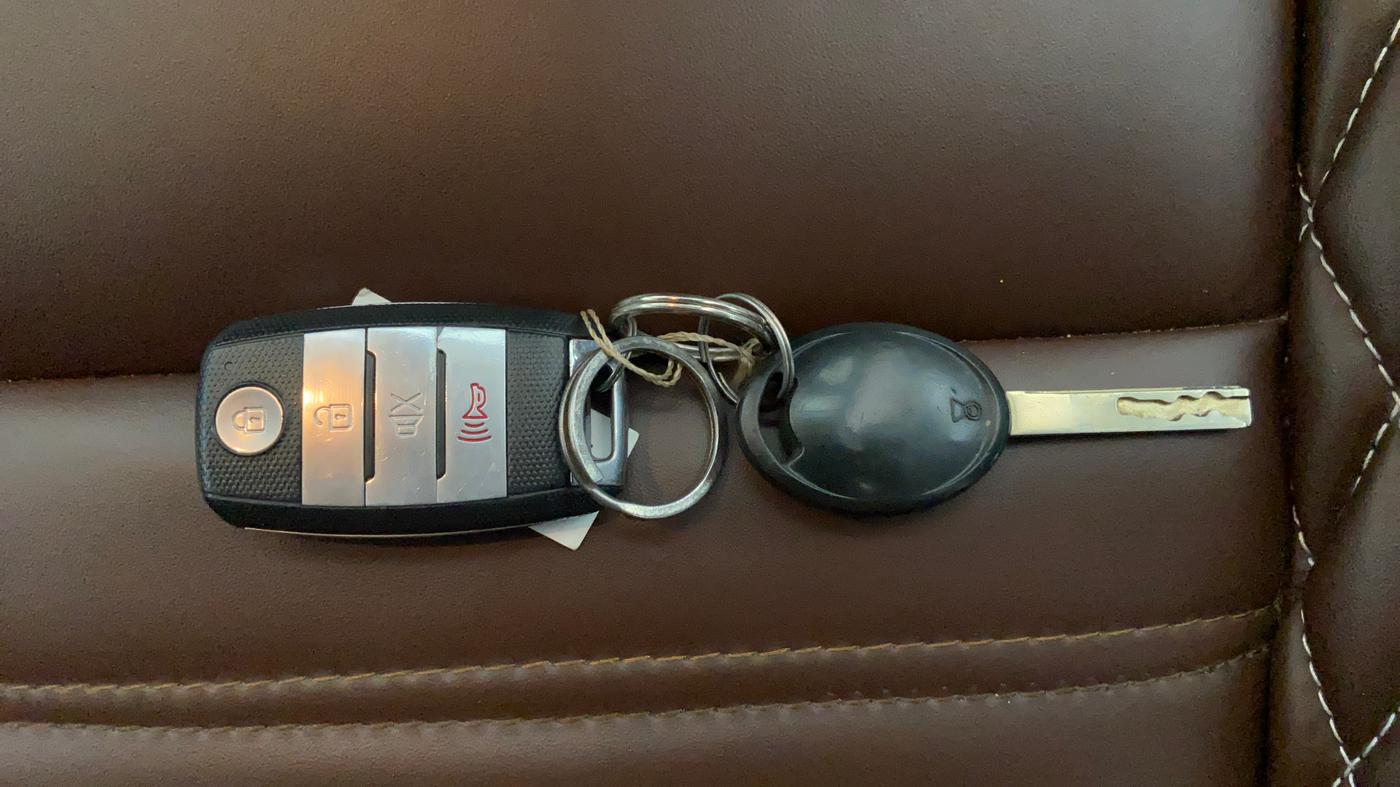 2024 Tata PUNCH Pure (O) , Petrol, Manual, 16,192 km, Key Close Up