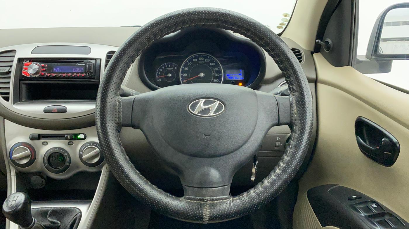 2014 Hyundai i10 MAGNA 1.1, Petrol, Manual, 40,013 km, Steering Wheel Close Up