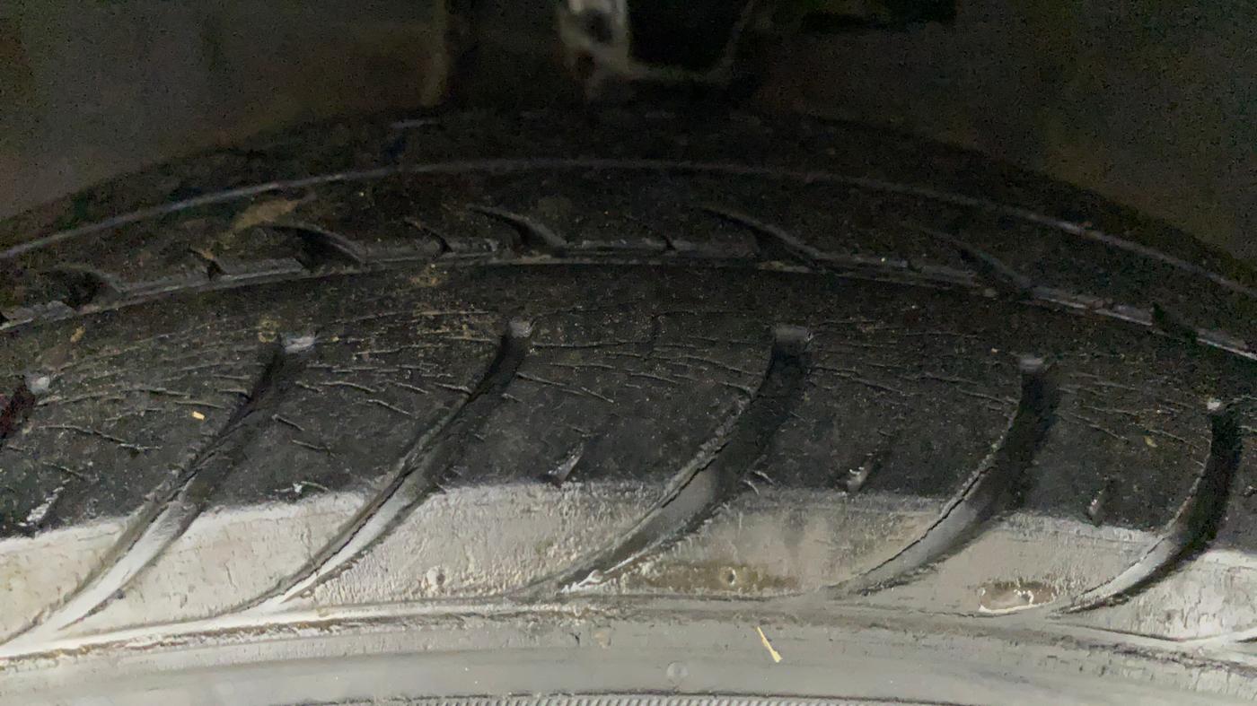 2014 Hyundai i10 MAGNA 1.1, Petrol, Manual, 40,013 km, Left Front Tyre Tread