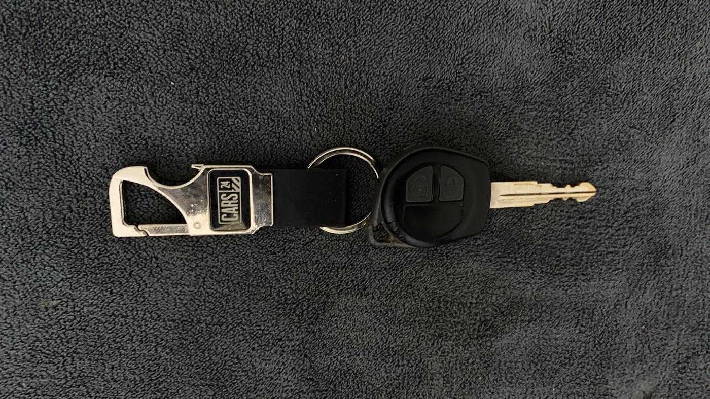 2016 Maruti Swift VXI, Petrol, Manual, 67,102 km, Key Close Up