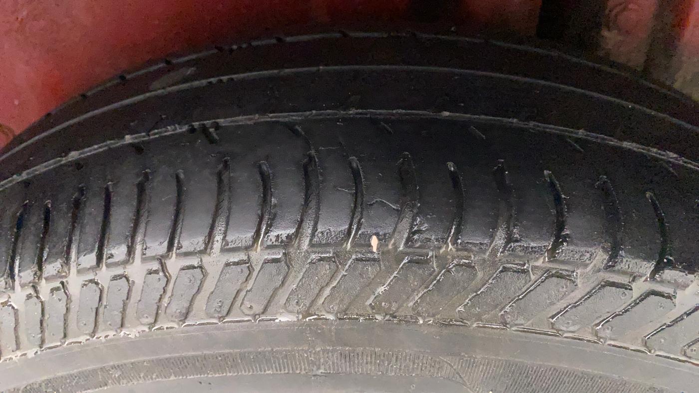2016 Maruti Swift VXI, Petrol, Manual, 67,102 km, Left Rear Tyre Tread
