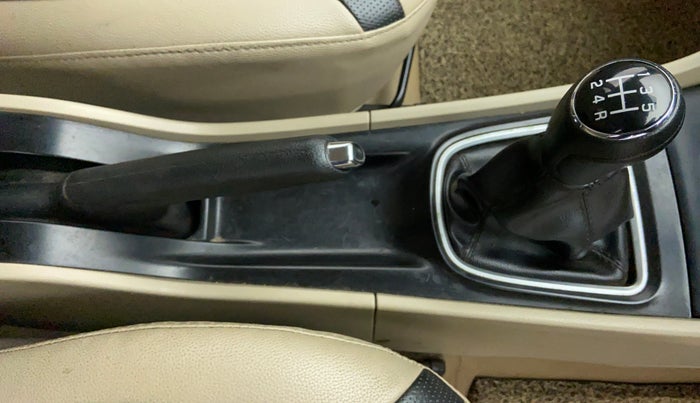 2016 Maruti Ciaz  ZDI SHVS, Diesel, Manual, 87,800 km, Gear Lever