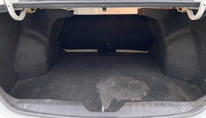 2016 Maruti Ciaz  ZDI SHVS, Diesel, Manual, 87,800 km, Boot Inside