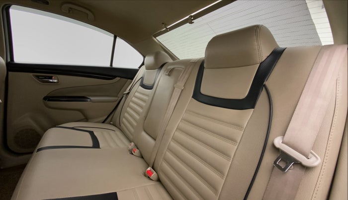 2016 Maruti Ciaz  ZDI SHVS, Diesel, Manual, 87,800 km, Right Side Rear Door Cabin