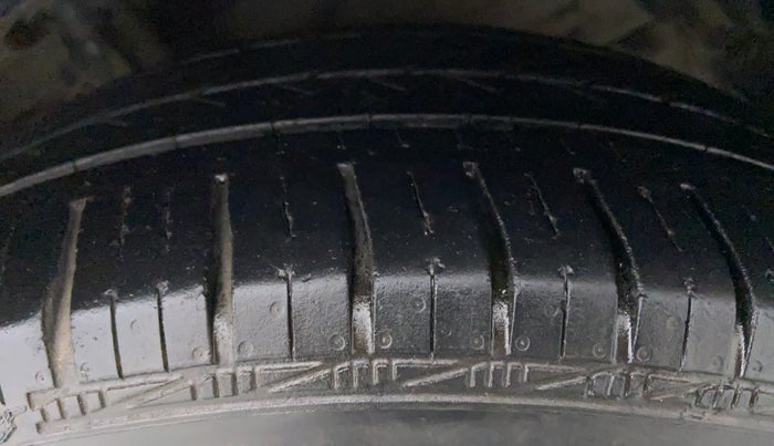 2016 Maruti Ciaz  ZDI SHVS, Diesel, Manual, 87,800 km, Left Rear Tyre Tread