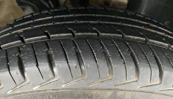 2019 Renault Kwid RXT Opt, Petrol, Manual, 28,018 km, Right Front Tyre Tread