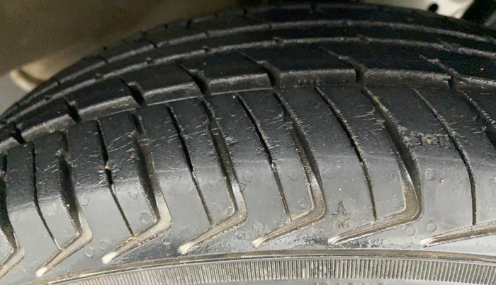 2019 Renault Kwid RXT Opt, Petrol, Manual, 28,018 km, Right Rear Tyre Tread