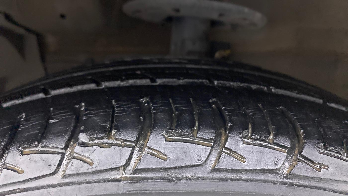 2017 Maruti Ciaz DELTA 1.4 AT PETROL, Petrol, Automatic, 48,404 km, Left Front Tyre Tread