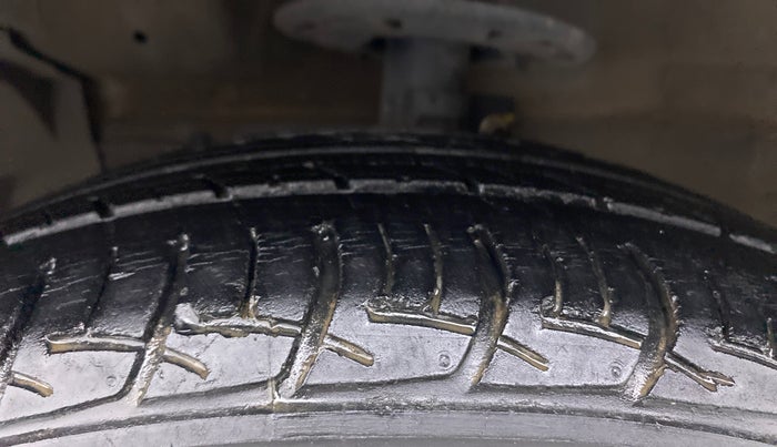 2017 Maruti Ciaz DELTA 1.4 AT PETROL, Petrol, Automatic, 48,404 km, Left Front Tyre Tread