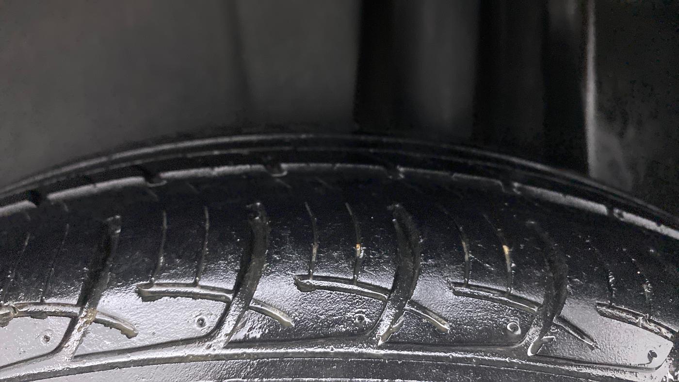 2017 Maruti Ciaz DELTA 1.4 AT PETROL, Petrol, Automatic, 48,404 km, Left Rear Tyre Tread