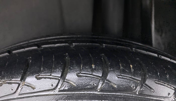 2017 Maruti Ciaz DELTA 1.4 AT PETROL, Petrol, Automatic, 48,404 km, Left Rear Tyre Tread
