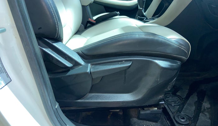 2022 MG ASTOR SMART 1.5 MT, CNG, Manual, 46,594 km, Driver Side Adjustment Panel