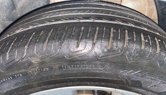 2022 MG ASTOR SMART 1.5 MT, CNG, Manual, 46,594 km, Left Front Tyre Tread