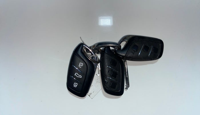 2022 MG ASTOR SMART 1.5 MT, CNG, Manual, 46,594 km, Key Close Up