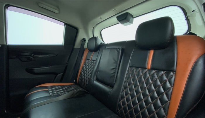 2018 Mahindra KUV 100 NXT K8 6 STR, CNG, Manual, 91,909 km, Right Side Rear Door Cabin