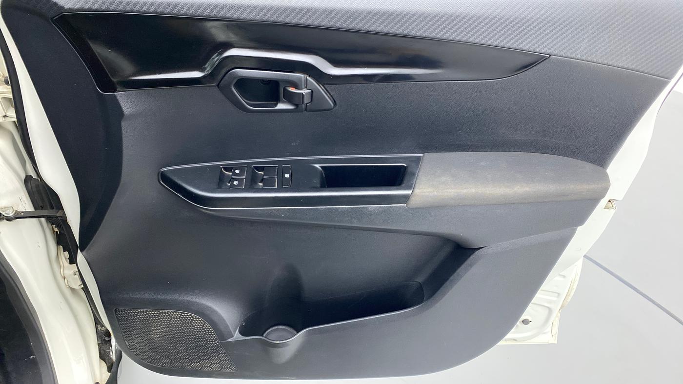 2018 Mahindra KUV 100 NXT K8 6 STR, CNG, Manual, 91,909 km, Driver Side Door Panels Control