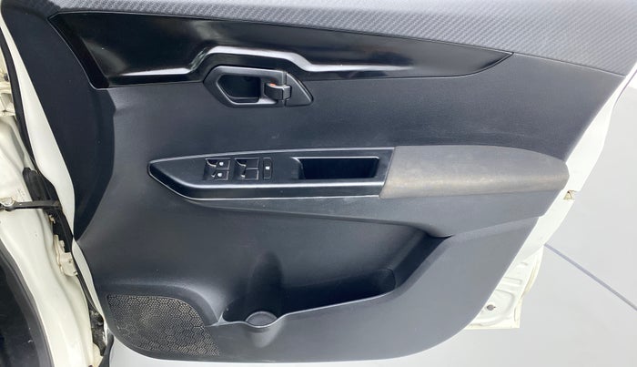 2018 Mahindra KUV 100 NXT K8 6 STR, CNG, Manual, 91,909 km, Driver Side Door Panels Control