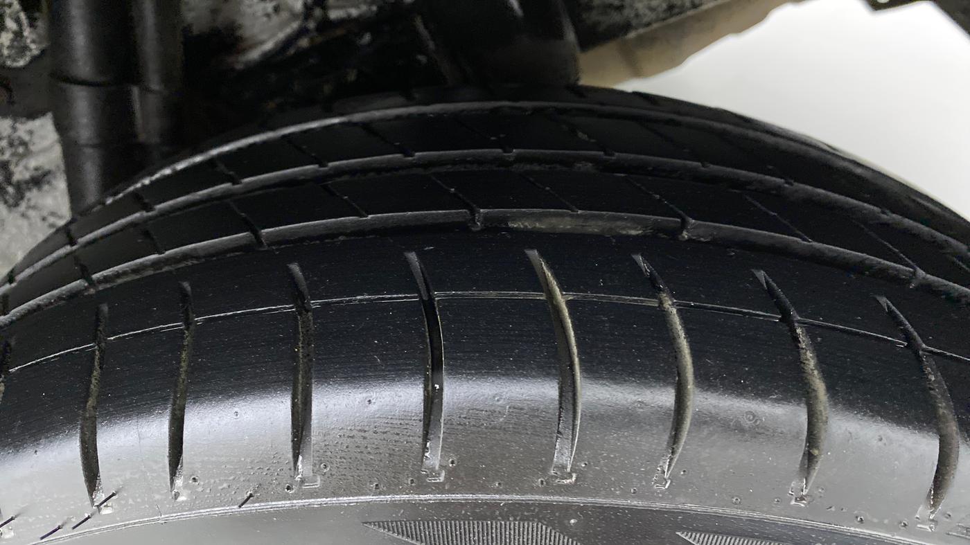 2018 Mahindra KUV 100 NXT K8 6 STR, CNG, Manual, 91,909 km, Left Rear Tyre Tread