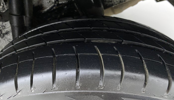 2018 Mahindra KUV 100 NXT K8 6 STR, CNG, Manual, 91,909 km, Left Rear Tyre Tread