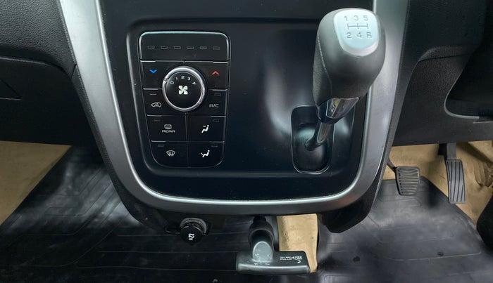 2018 Mahindra KUV 100 NXT K8 6 STR, CNG, Manual, 91,909 km, Gear Lever