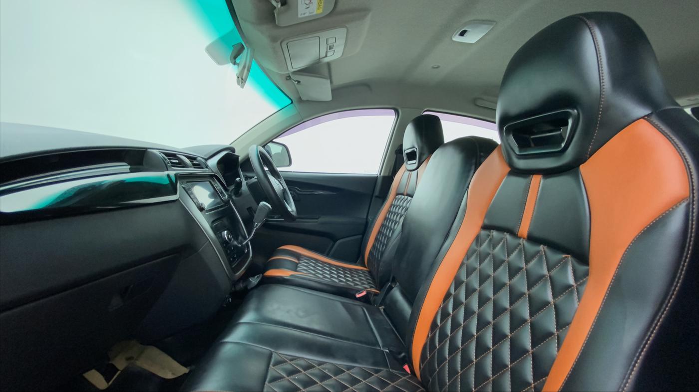 2018 Mahindra KUV 100 NXT K8 6 STR, CNG, Manual, 91,909 km, Right Side Front Door Cabin