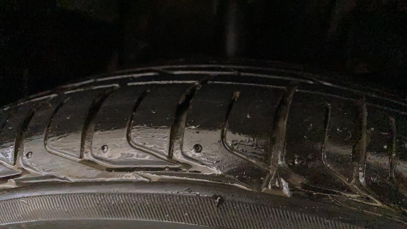 2018 Tata NEXON XT PETROL, Petrol, Manual, 68,869 km, Right Front Tyre Tread