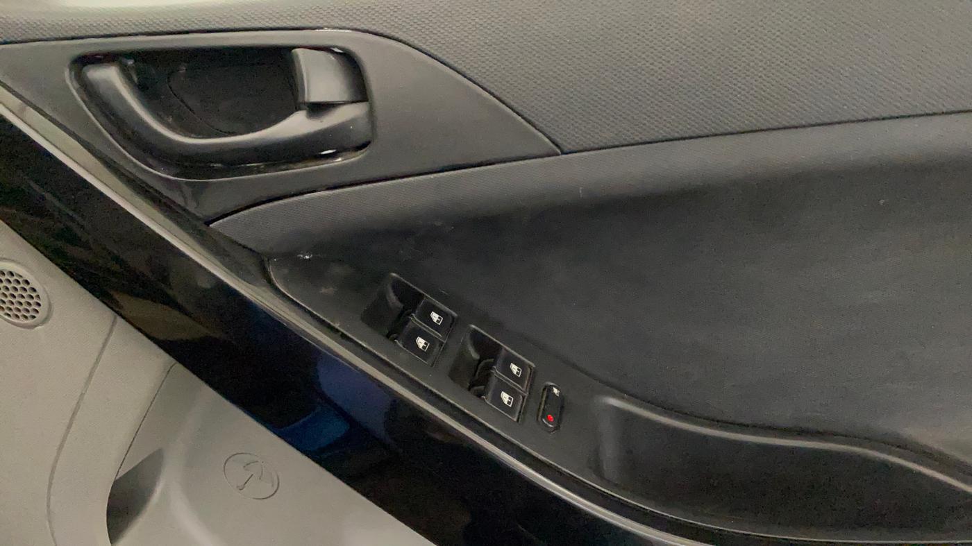 2018 Tata NEXON XT PETROL, Petrol, Manual, 68,869 km, Driver Side Door Panels Control