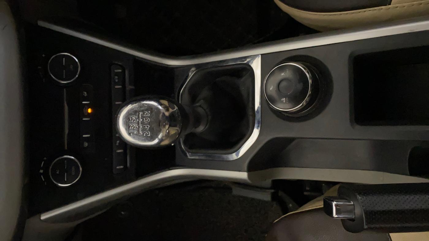 2018 Tata NEXON XT PETROL, Petrol, Manual, 68,869 km, Gear Lever