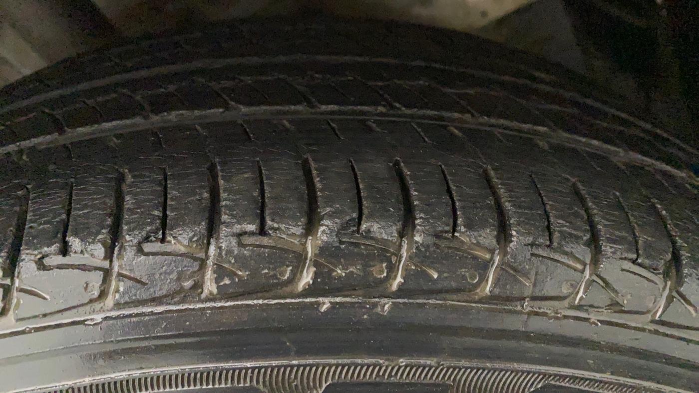 2015 Toyota Etios Liva G, CNG, Manual, 36,339 km, Left Front Tyre Tread