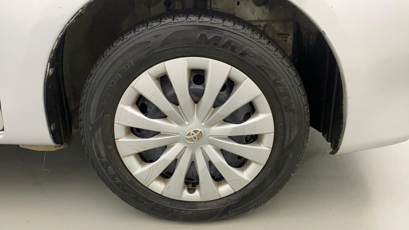 2015 Toyota Etios Liva G, CNG, Manual, 36,339 km, Right Front Wheel