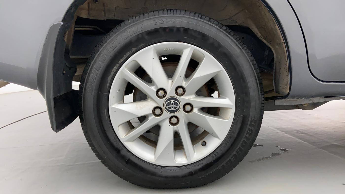 2016 Toyota Innova Crysta 2.8 GX AT 7 STR, Diesel, Automatic, 1,53,645 km, Right Rear Wheel