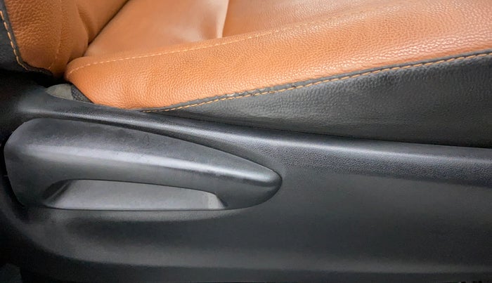 2016 Toyota Innova Crysta 2.8 GX AT 7 STR, Diesel, Automatic, 1,53,645 km, Driver Side Adjustment Panel